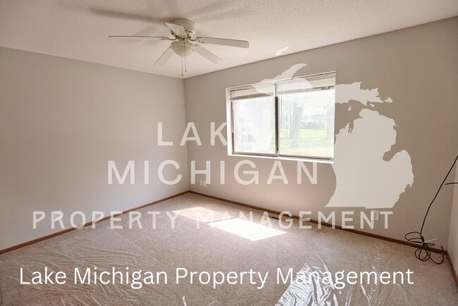 Building Photo - 15528 Clovernook Dr