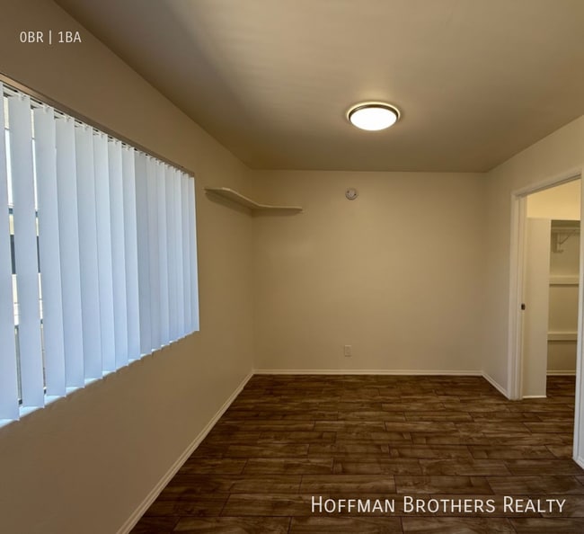 Building Photo - 15632 Leadwell St