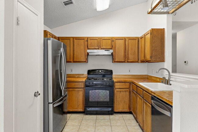 Building Photo - 1705 Laurel Path