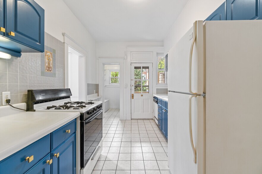 Building Photo - 2926 Wyman Pky