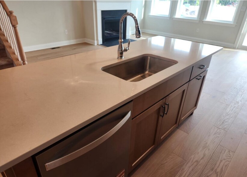 Building Photo - 328 Foxtail Ln