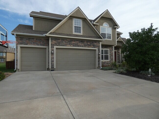 Building Photo - Beautifully Updated Home in Staley Area!