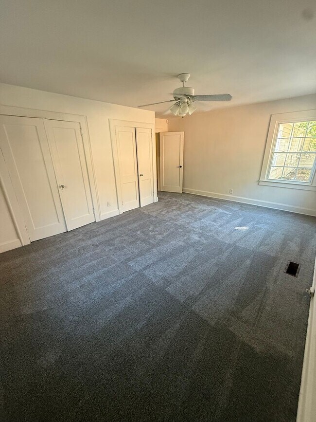 Building Photo - 0011