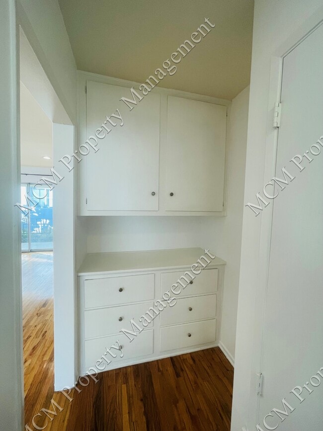 1317 #8 - Hallway - 1317 N Sweetzer Ave