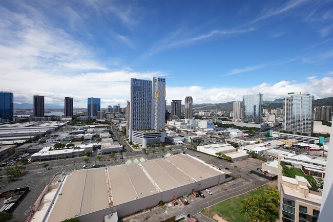 Building Photo - 1000 Auahi St