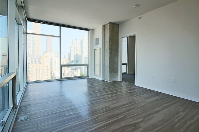 Building Photo - 799 N La Salle Dr
