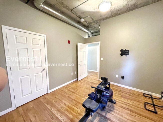 Building Photo - 3201 Shoshone St