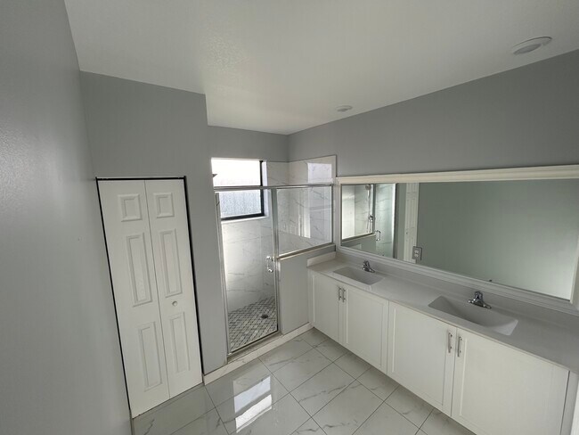 Building Photo - 4621 Belgian Ln