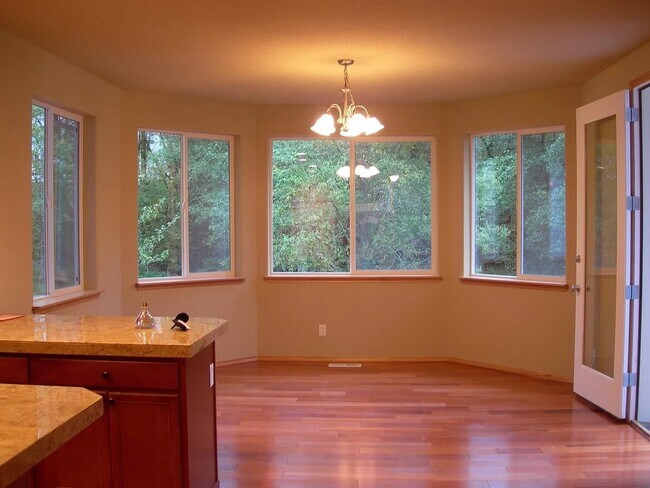 Building Photo - 5446 NW Bannister Dr