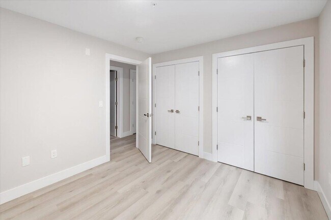 Building Photo - 526 64th St