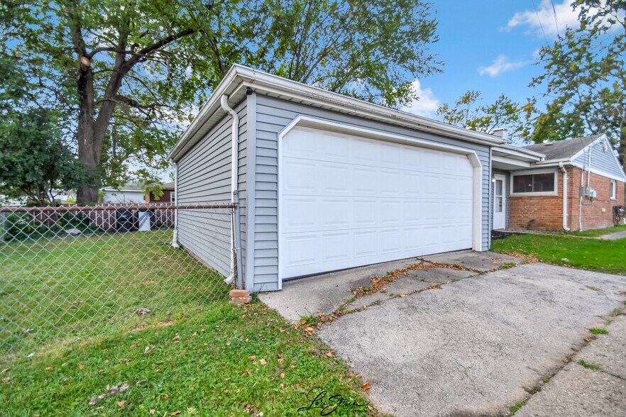 Building Photo - 17103 Burnham Ave