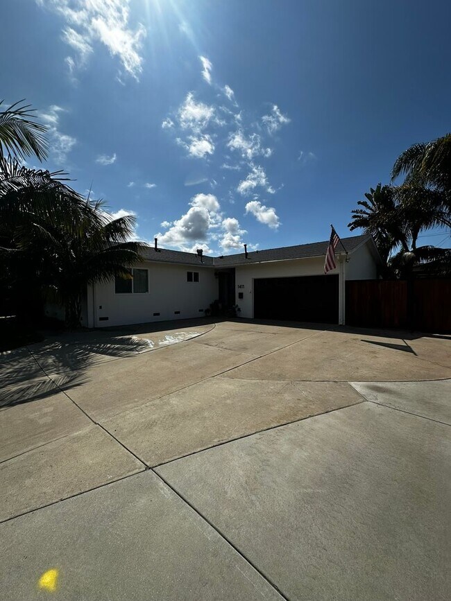 Building Photo - Gorgeous 3-Bedroom 2 bath Home with Pool A...