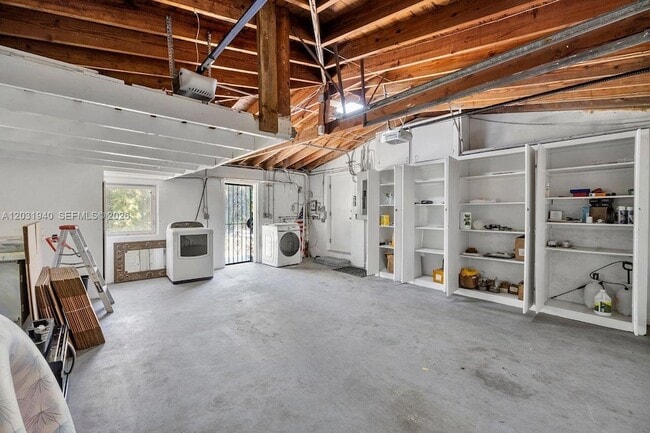 Building Photo - 1037 Alfonso Ave