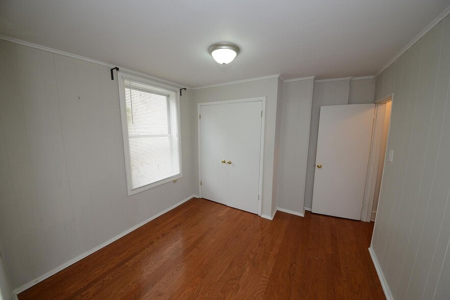 Building Photo - 128 S Bonsall St