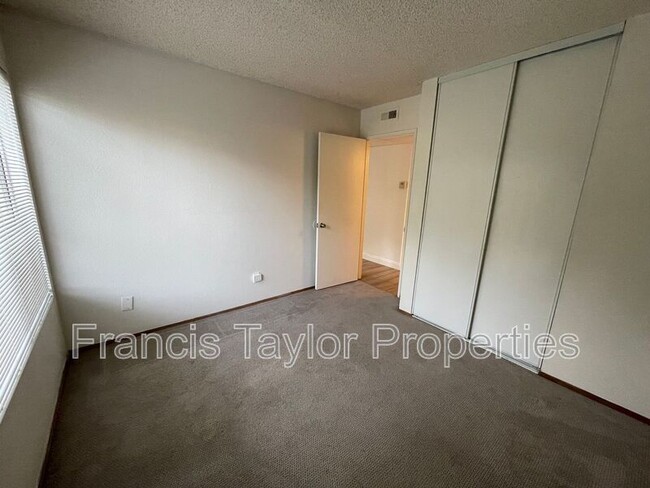 Building Photo - 13237 Sundance Ave