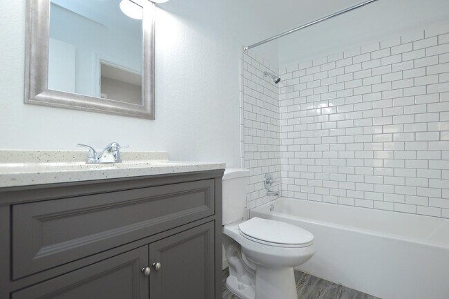 Building Photo - 785 N Arrowhead Dr