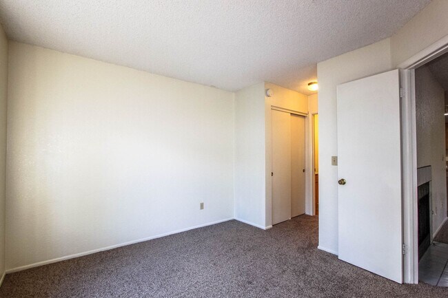 Building Photo - Montana Terrace Condo