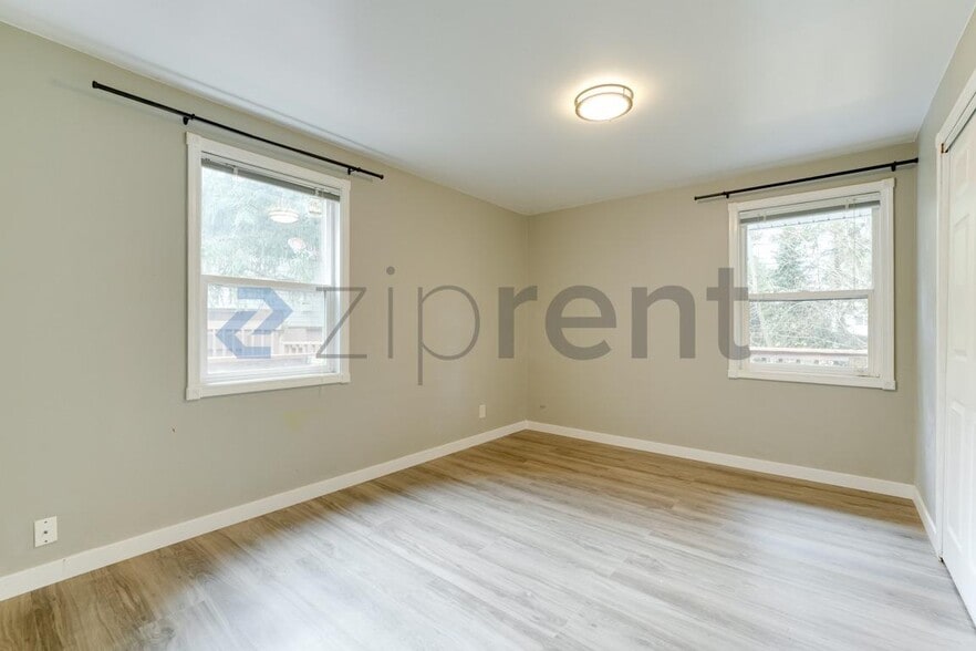 Building Photo - 3733 88th Ave SE