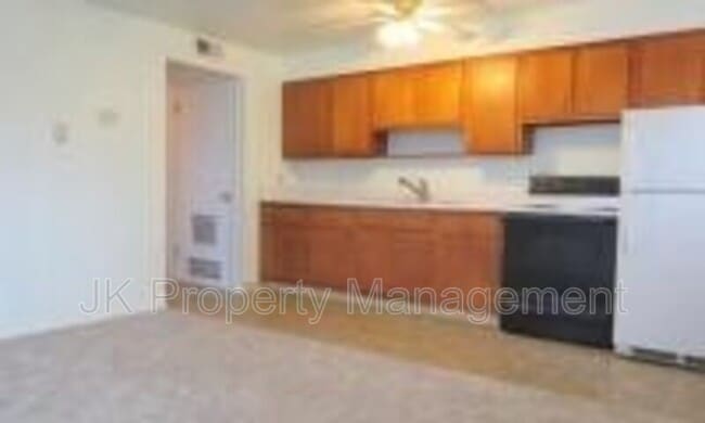 Building Photo - 1322 1st Ave NW