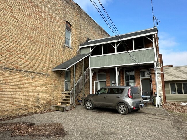 Building Photo - Large Apartment- HOMER,MI