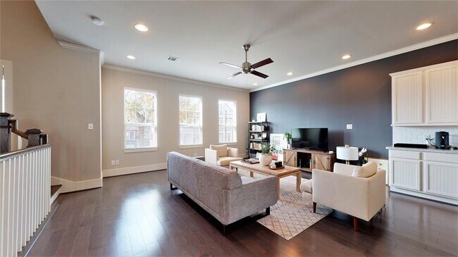 Building Photo - 2724 Rutland St