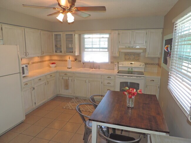 Building Photo - $1,650 | 3 Bedroom, 1 Bathroom House | Pet Friendly* | Available for August 1st, 2026 Move In!