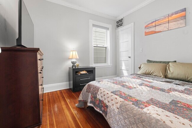 Building Photo - 22 Buttonwood St
