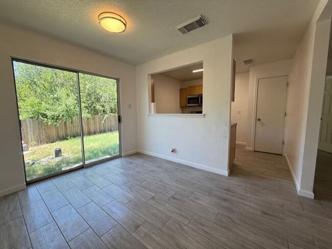 Building Photo - Nice One Story 3 Bedroom 2 Bath Home Backing to a Greenbelt! Near Sea World