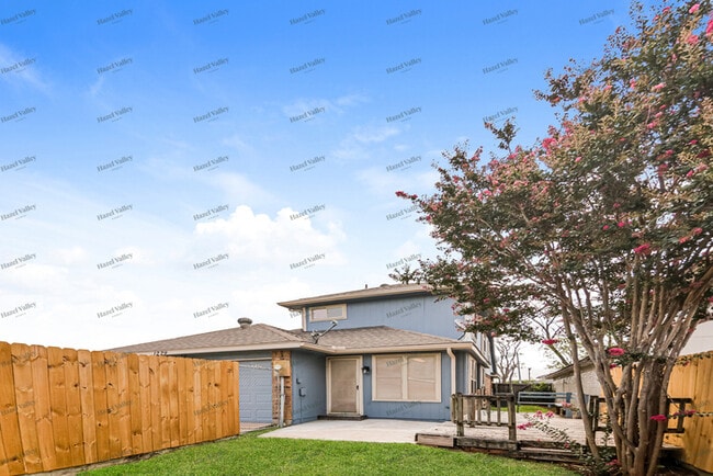 Building Photo - 1229 Old Barn Ln