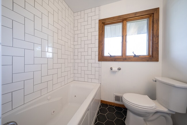 Building Photo - 8564 Lincoln St