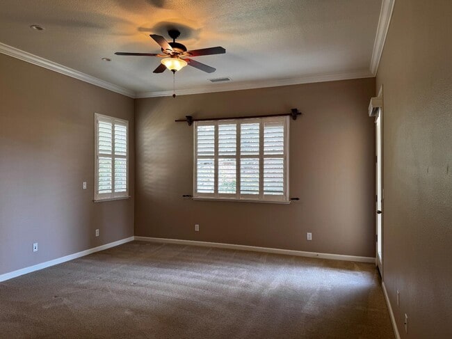 Building Photo - 3257 Lester Ave