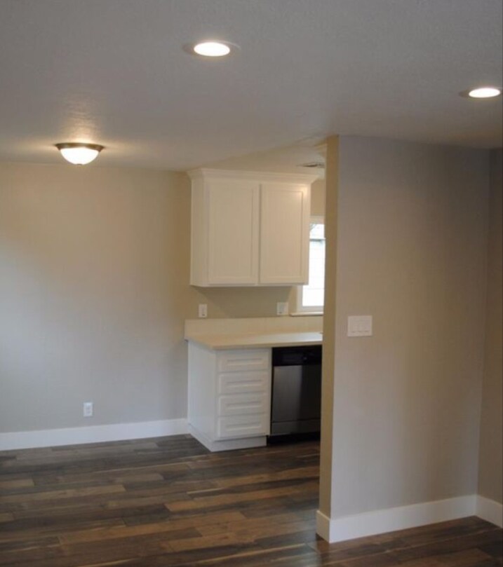Kitchen - 5050 Enrico Blvd