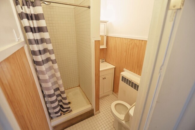 Building Photo - 326 E Savidge St