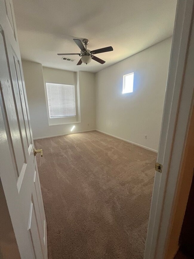 Building Photo - Beautiful 4 Bedroom Home!