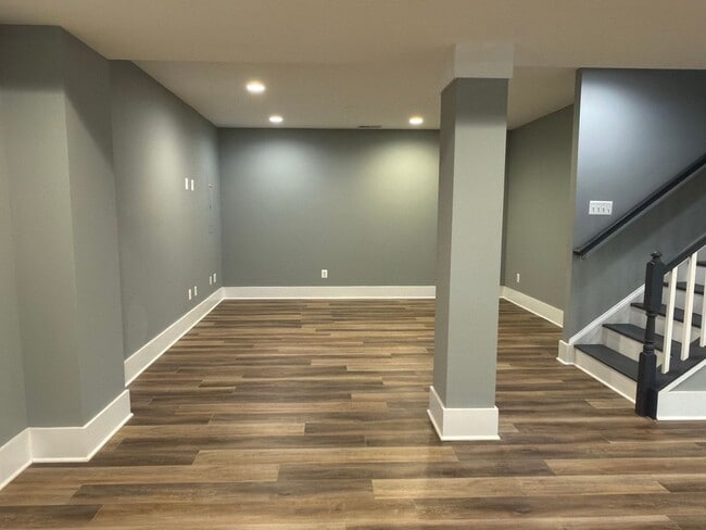 Building Photo - Spacious 4 Bed 3.5 Bath Home in Round Hill VA For Rent!