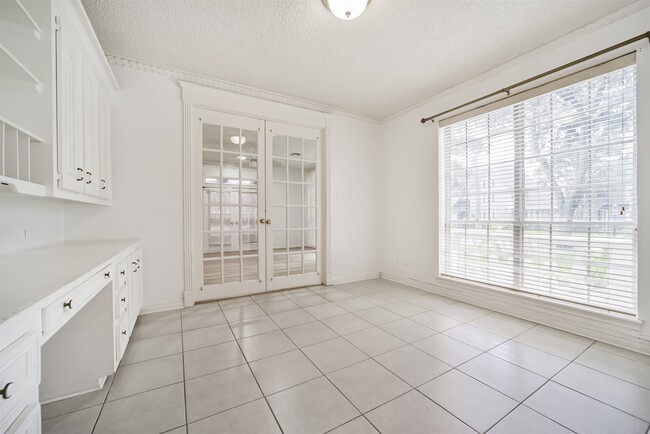 Building Photo - 15738 Fleetwood Oaks Dr