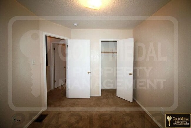 Building Photo - 4500 Sylvia Dr