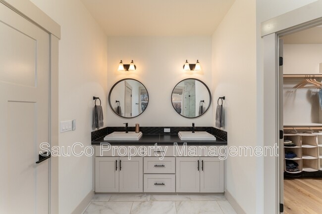 Building Photo - 35471 Portland View Dr