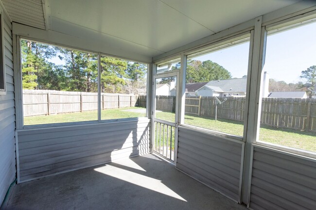 Building Photo - Cute Duplex in the Hunter's Creek Subdivis...