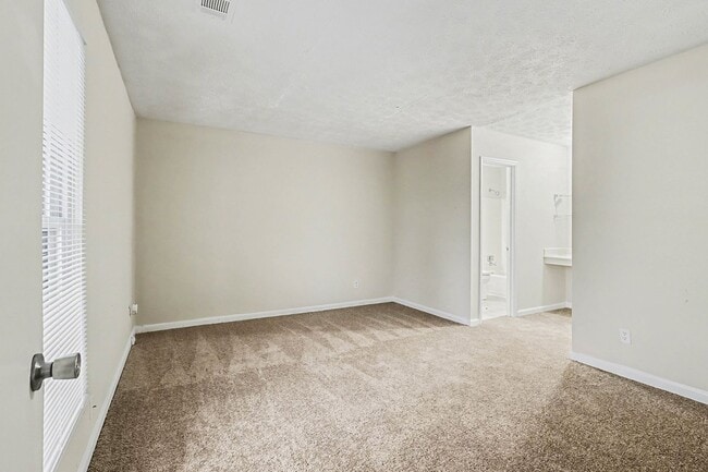 Building Photo - 3 Bedroom 2 Bathroom House