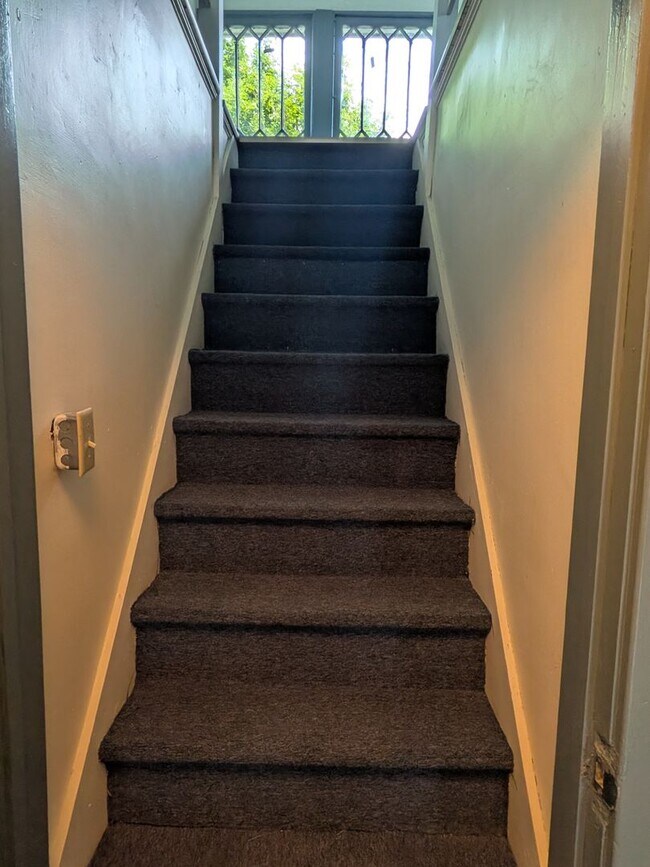 Building Photo - Charming 5-bedroom home in the heart of Hamline–Midway!