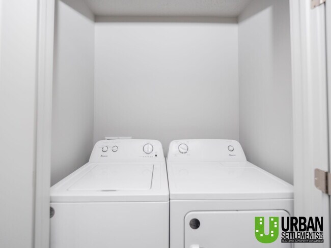 Building Photo - 224 S Woodlawn Rd