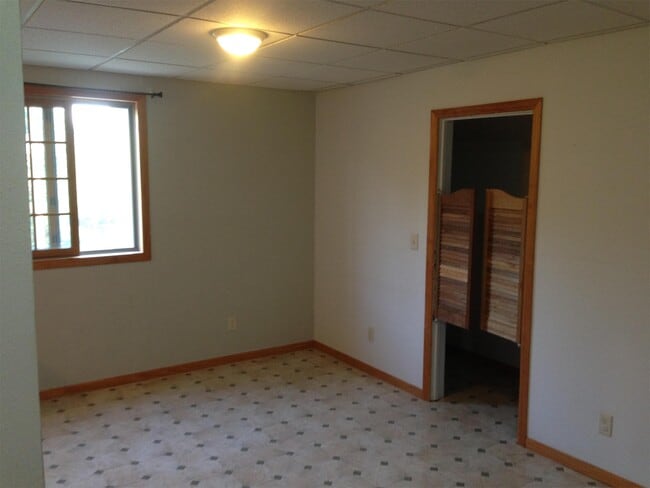 Building Photo - 400 Main St