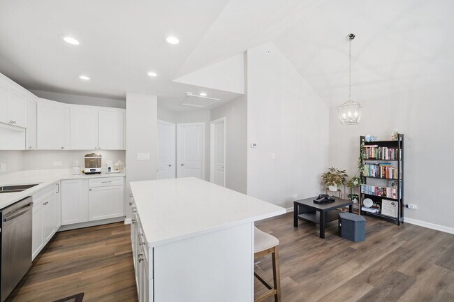 Building Photo - 7214 Farmstead Ln