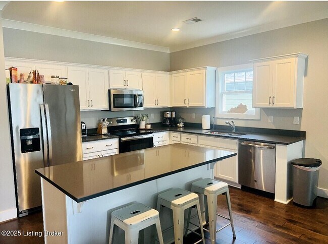 Building Photo - 13512 Park Springs Ln