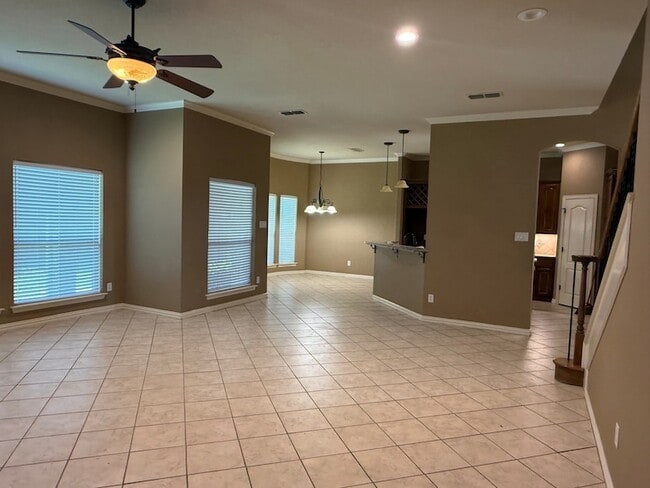 Building Photo - 2207 Canterbury Dr