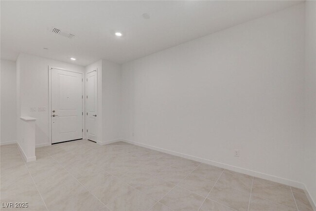 Building Photo - 2537 Monolith St