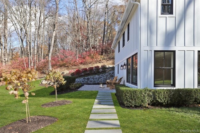 Building Photo - 260 Waccabuc Rd