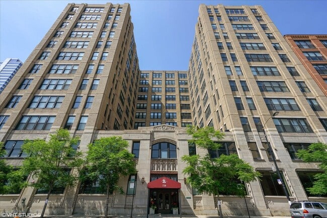 Building Photo - 728 W Jackson Blvd