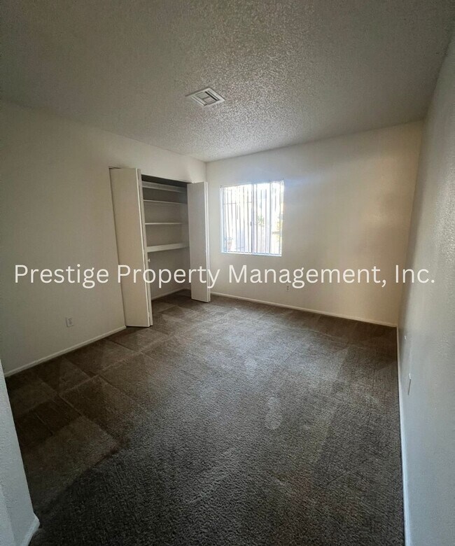 Building Photo - Wonderful Townhouse Located in the Northwest!!!